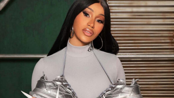 Kan iemand ons uitleggen hoe Cardi B. haar billen afveegt?