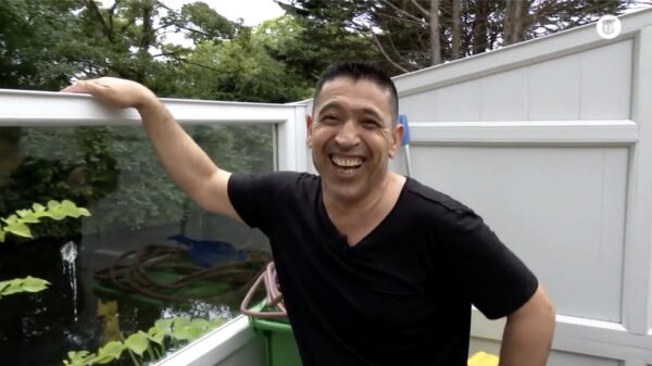 Haagse ondernemer Huseyin Kocer lacht domme inbreker uit: "nat pak voor 3 pakjes peuken"