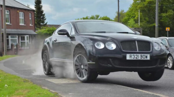 Stijf van de coke in je Bentley aan de popo proberen te ontsnappen levert 18 maanden cel op