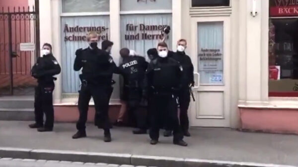 Ophef om "mishandeling van vrouw in Duitsland vanwege coronapas", blijkt fake news