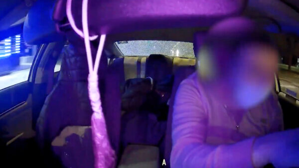 Whuttt: vrouw wordt in een Uber door haar stalkende 'vriend' beschoten