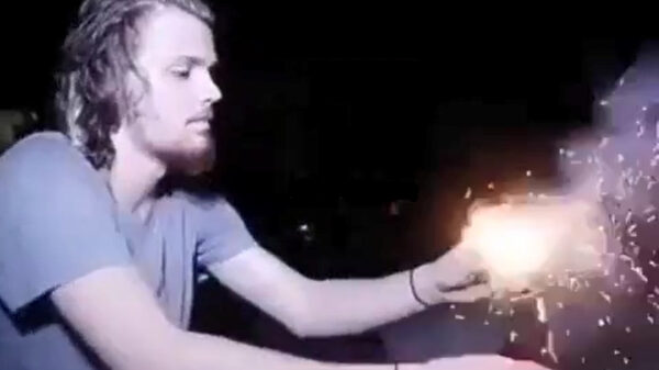 Wait for it: idioot schiet lullig fonteintje uit zijn handen