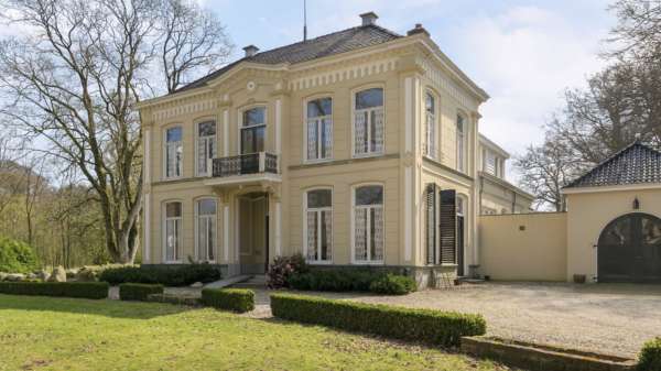Voor slecht €540.000 koop je een superdik landhuis van 500m﻿2!