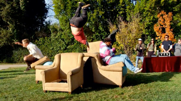 Hi my name is Johnny Knoxville, dit is een gloednieuwe trailer van Jackass Forever (2022)