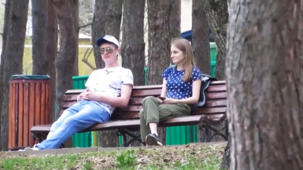 De ultieme wraak op vrouwen die altijd maar zeggen dat ze "al een vriendje hebben"