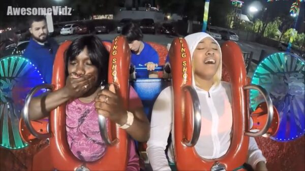 Nog een vrouw die achterstevoren eet na een sessie in een slingshot