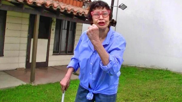 Geflipte buurvrouw maakt zich druk om niks en komt lachwekkend verhaal halen