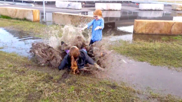 Wat zijn jullie nou voor watjes, mama doet het wel even voor!