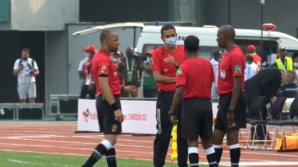 Bizarre taferelen tijdens de Afrika Cup: scheidsrechter fluit wedstrijd op 85 én 89 minuten af
