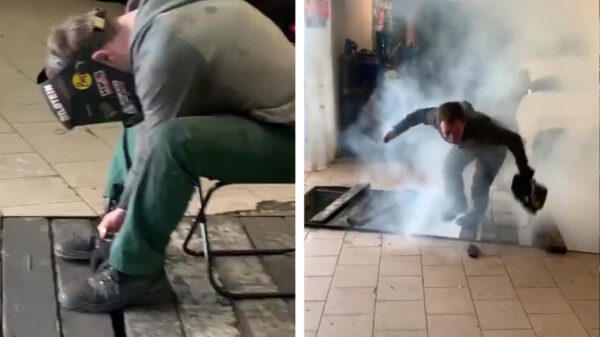 Afsteken van vuurwerk in een smeerput resulteert in rondvliegende planken