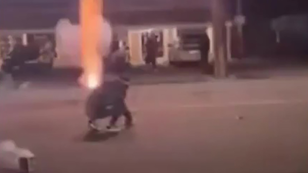 Man wordt door een auto aangereden tijdens het afsteken van vuurwerk
