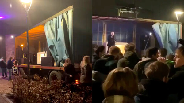 Illegaal feestje voor het gemeentehuis van Dalfsen beëindigd na noodbevel burgemeester