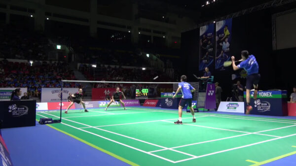 Aziatische badmintonbazen smashen alsof hun leven er vanaf hangt