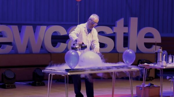 Even genieten van 25 scheikunde-experimenten in een kwartier