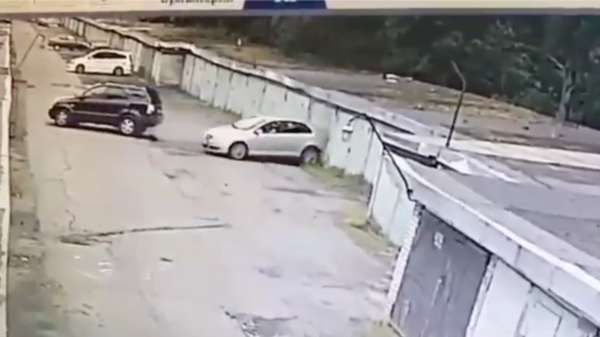 Een vrouw in St. Petersburg parkeerde per ongeluk in de verkeerde garage