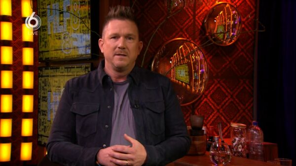 Johnny de Mol reageert op The Voice-zaak en vertelt over zijn lastige positie als familielid