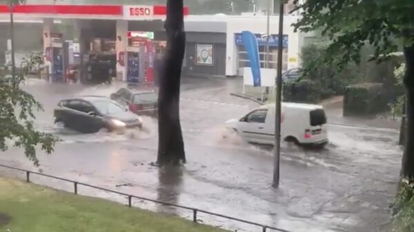 Bedankt mensen die alleen maar tegels in hun tuin hebben: Nederland overstroomt