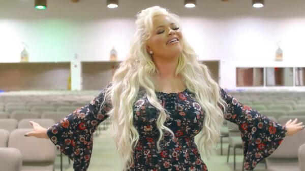 De muzikale monsterhit van de week: Trisha Paytas - I Love You Jesus