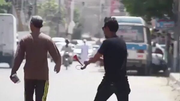 De beste reactie op zo'n strontvervelende toeterprank