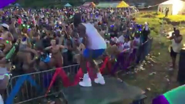 Reggaezanger maakt bij zijn volgende optreden waarschijnlijk geen stagedive meer