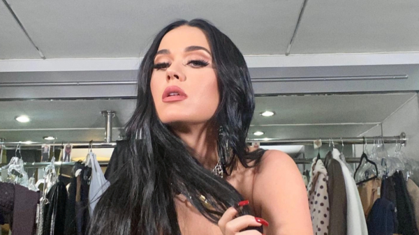 Katy Perry knalt een paar spannende backstagekiekjes op haar Instagram