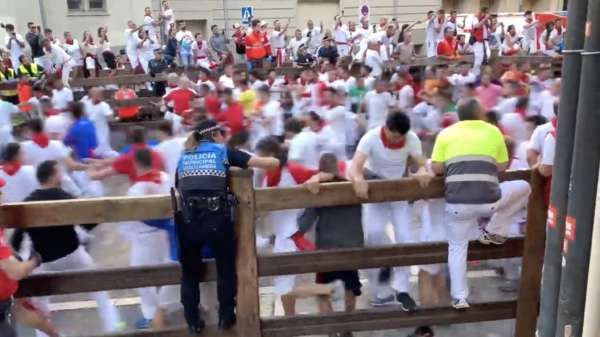 Honderden stakkers gewond bij jaarlijkse stierenrennen in Pamplona; alle stieren dood
