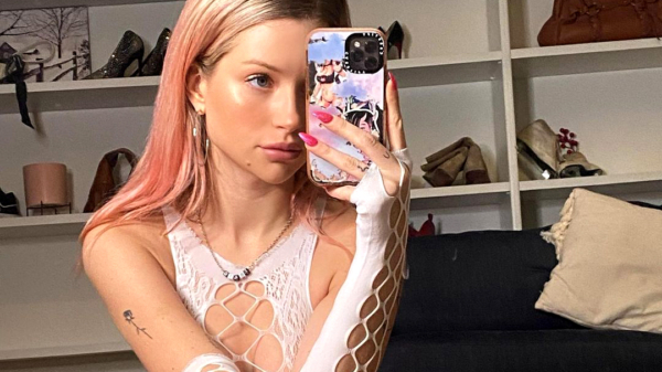 Lottie Moss laat weinig aan de verbeelding over met deze nieuwe selfies op Instagram