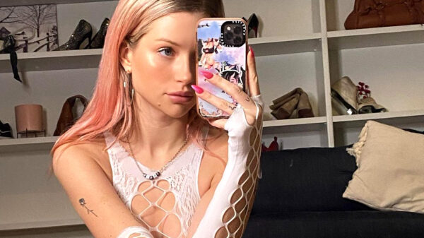 Lottie Moss laat weinig aan de verbeelding over met deze nieuwe selfies op Instagram