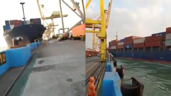 Vrachtschip crasht tegen kade en sloopt een enorme kraan