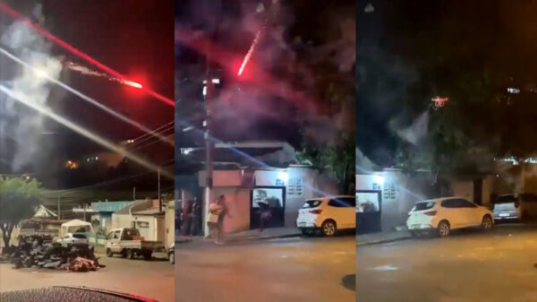 Hebben de buren weer een luidruchtig feestje? Knoop wat vuurwerk op je drone!