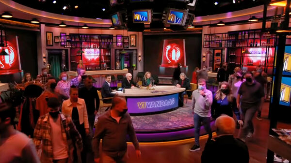 Bijzondere beelden bij VI Vandaag, waar halverwege de uitzending al het publiek werd weggestuurd