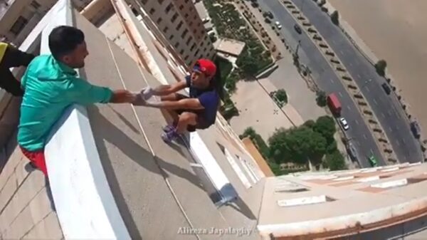 Waaghals is behoorlijk levensmoe maar denkt gelukkig toch aan zijn veiligheid