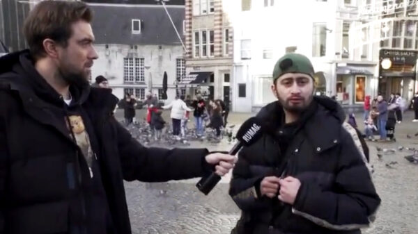 Even deze Gucci-boy vragen hoeveel z'n outfit eigenlijk waard is, ouleh!