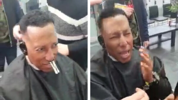 Darkraver wordt even op brute wijze van zijn neus- en oorhaar ontdaan