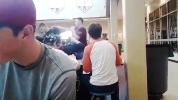 De 'bully van de school leert vandaag een belangrijke levensles; genoeg is genoeg