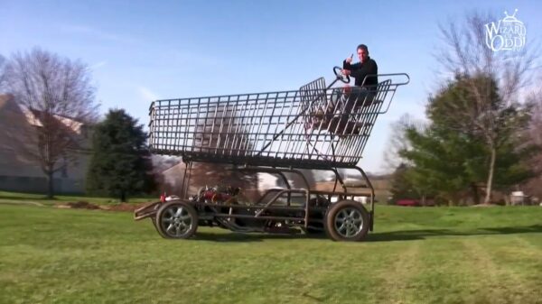 Boodschappen doen wordt weer leuk met deze mega Hot Rod winkelwagen