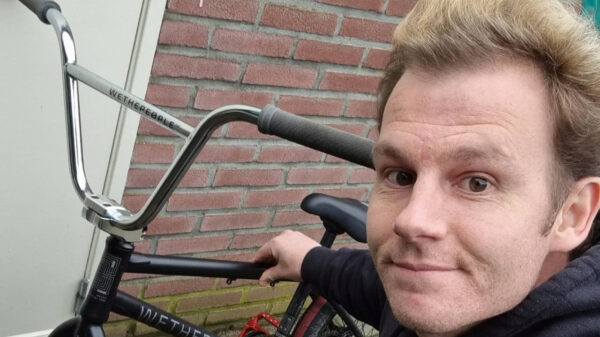 Rapper Sjors zoekt het hoger op de leeftijdsladder en onthult zijn nieuwe 62-jarige liefde