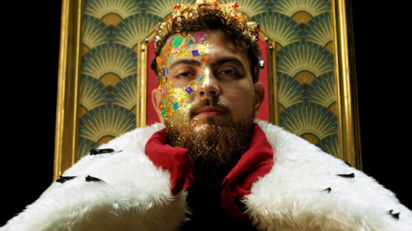 De eerste beelden van de Videoland-documentaire over lachgaskoning Deniz Üresin: De Afterparty