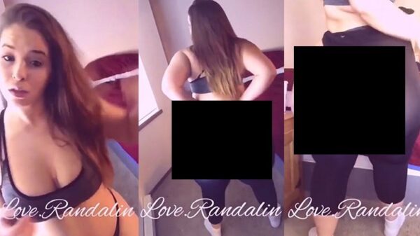 Peermevrouw Randalin probeert een yogabroek aan te trekken