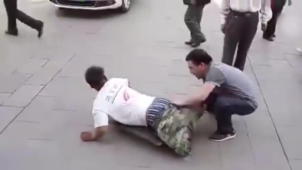 Oplichter zonder benen maakt wonderbaarlijke genezing mee