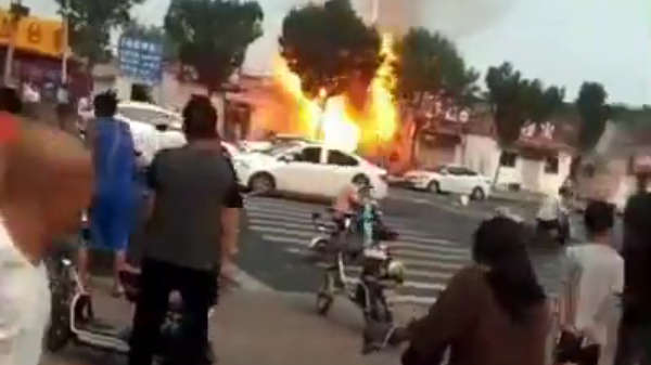 Gaslek in restaurant veroorzaakt enorme explosie in China met 2 gewonden als gevolg