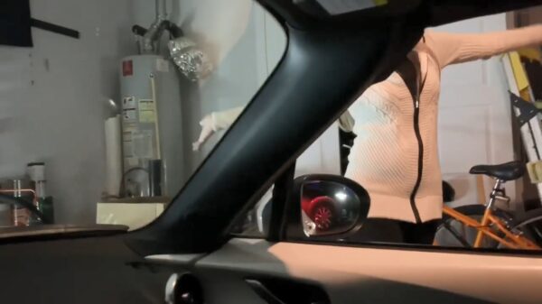 Koplampen komen tussen autoruit vast te zitten