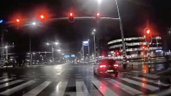 Haagse roodrijder krijgt al héél snel met moedertje Karma te maken