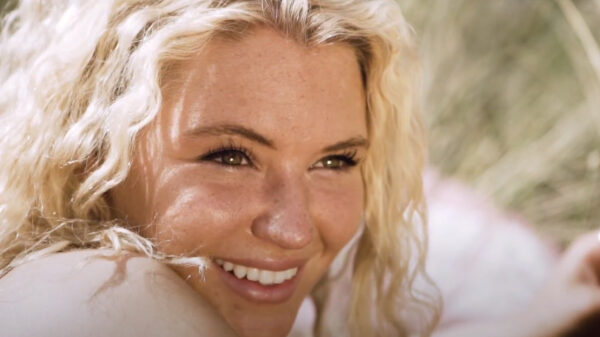 Even voorstellen: Brits model, realityster en surfchick Lucie Rose Donlan