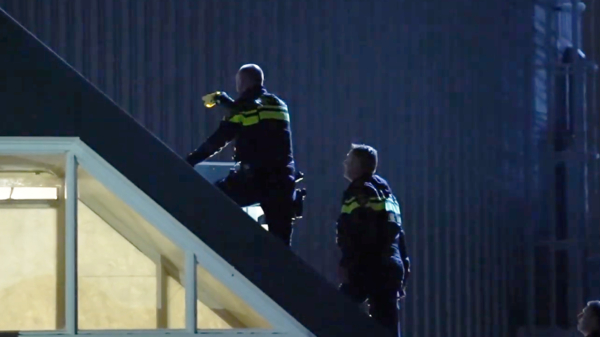 Man zwaargewond na steekpartij in Bleiswijk, politie tasert verdachte op het dak