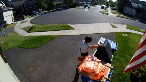 Koter weet van politie te ontsnappen door in kliko te verstoppen