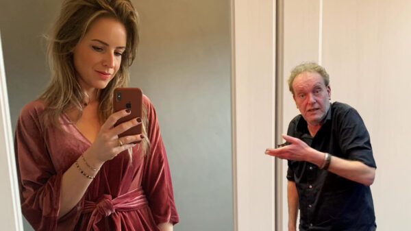 Darts wordt een héél stuk leuker met de nieuwe Viaplay-presentatrice Anne-Marie Fokkens