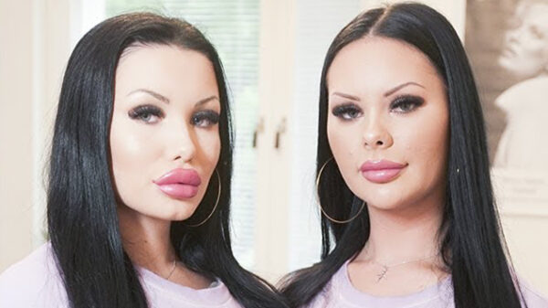 Twee beste vriendinnen laten zich tot identieke Barbies verbouwen