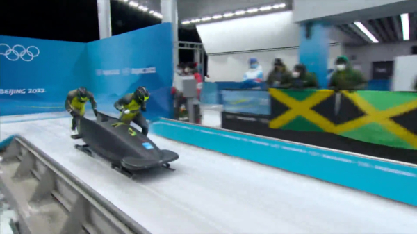 Het legendarische bobsleeteam uit Jamaica finisht tijdens de Olympische Spelen op een wel héél toepasselijke tijd
