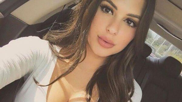 Strapboob is een prima aanleiding om je autogordel om te doen